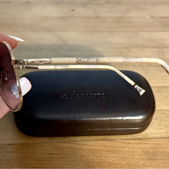 Louis Vuitton Damier Azur Petite Viola Metal Frame Pilot Sunglasses TT1630 - Picture 10 of 13